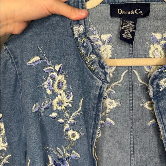 VTG Denim & Co. Cottage Core Denim Jacket 
 Blue Floral Embroidered Cotton - Picture 11 of 15